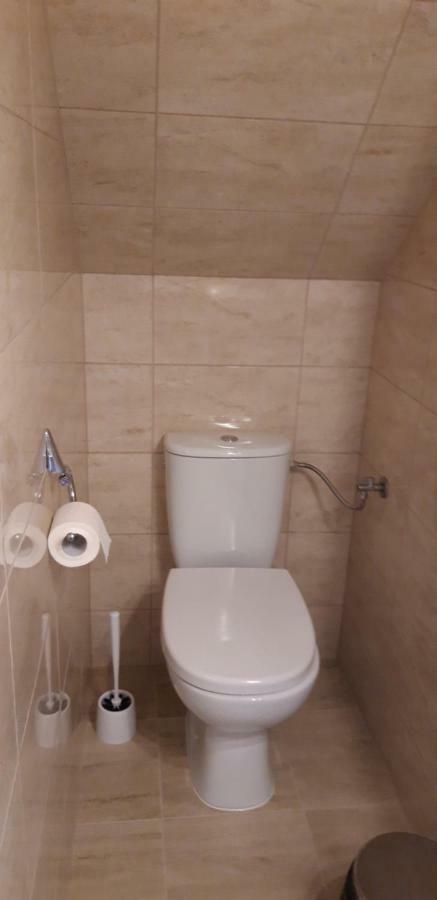 Pokoje Goscinne Anna بورونين المظهر الخارجي الصورة